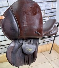 Load image into Gallery viewer, 18” MN Oakfield Hunt/Jump Saddle - Brown