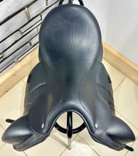Load image into Gallery viewer, 17” MW Voltaire Adelaide Monoflap Dressage Saddle - Black