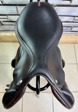 Load image into Gallery viewer, 17” +1 (MW) Equipe Synergy Monoflap Jump Saddle - Brown -2018