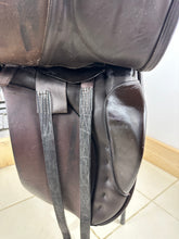 Load image into Gallery viewer, 18” Medium Morris &amp; Nolan Dressage Saddle - Brown