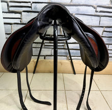 Load image into Gallery viewer, 16 1/2” 32/Wide Stubben Dressage Saddle - Brown