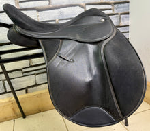 Load image into Gallery viewer, 17” XW Thorowgood Griffin Cob GP Saddle - Black - Extra Wide - Flat Tree - 4 Straps