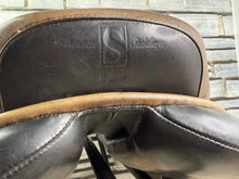 Load image into Gallery viewer, 17” XW Silhouette Dual/Double Flap Jump Saddle - Black/Brown