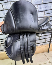 Load image into Gallery viewer, 17” Medium/Changeable Gullet Bates Caprilli Jump Saddle - Black