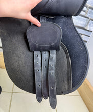 Load image into Gallery viewer, 18” XW/Changeable Gullet Wintec 2000 GP Saddle - Black