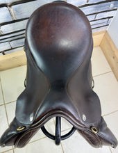Load image into Gallery viewer, 17” Wide Farrington Burford Event Cob Saddle - Brown