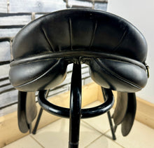 Load image into Gallery viewer, 17” Wide Ideal Classic GP Saddle - Black