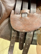 Load image into Gallery viewer, 17 1/2” MW Ideal Impala 1450 Jump Saddle - Brown