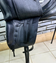 Load image into Gallery viewer, 17 1/2” Medium Albion Platinum Ultima Genesis Dressage Saddle - Black