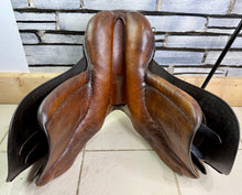 Load image into Gallery viewer, 17” 30 (MW) Stubben Siegfried GP Hunting Saddle - Brown - Suede Knees