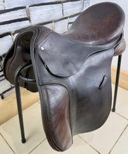 Load image into Gallery viewer, 18” MW Novus WH/VSD Saddle - Brown