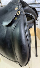 Load image into Gallery viewer, 17 1/2” Wide Eric Thomas Close Contact Jump Saddle - Black