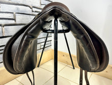 Load image into Gallery viewer, 16 1/2” XW/Changeable Gullet Colliegate Convertible Dressage Saddle - Brown