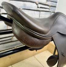 Load image into Gallery viewer, 18” Wide GFS Close Contact Jump Saddle - Brown - Double Flap