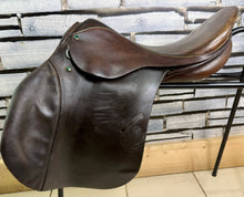 Load image into Gallery viewer, 17 1/2” 28 (M) Stubben Siegfried Extra GP/Jump Hunting Saddle - Brown