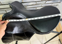 Load image into Gallery viewer, 17” Medium Kieffer Wien DL Dressage Saddle - Black