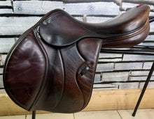 Load image into Gallery viewer, 17” +1 (MW) Equipe Synergy Jump Saddle - Brown - Double Flap