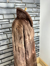 Load image into Gallery viewer, Ladies Approx Size 16 Vintage Fur Coat