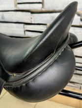 Load image into Gallery viewer, 17 1/2” MW LH Albion SLK Dressage Saddle - Black