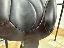 Load image into Gallery viewer, 17 1/2” MW Devoucoux Chiberta O Monoflap Jump Saddle - Brown
