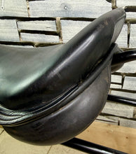 Load image into Gallery viewer, 17 1/2” MN English Made Jump/Hunt/XC Saddle - Black - TB/Ex Racer - Teamchasing