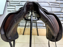 Load image into Gallery viewer, 17 1/2” Wide Albion SLK Ultima Dressage Saddle - Brown