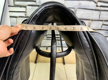 Load image into Gallery viewer, 17 1/2” Medium Heritage Yin-Yang Dressage Saddle - Black