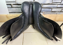 Load image into Gallery viewer, 17 1/2” XW M&amp;J Saddlery English GP Cob Saddle - Black