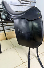 Load image into Gallery viewer, 18” MW Ideal Suzannah LH Dressage Saddle - Black