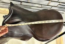 Load image into Gallery viewer, 17 1/2” Wide Ideal International Event Saddle - Brown
