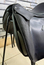Load image into Gallery viewer, 17” M/Changeable Gullet Wintec 500 Dressage Saddle - Black
