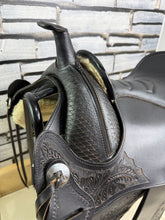Load image into Gallery viewer, 16” Treeless Leather Western Saddle - Fit Any Width - Black