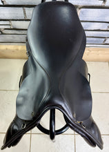 Load image into Gallery viewer, 17” Medium Morris &amp; Nolan Close Contact Jumping Saddle - Brown