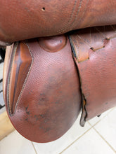 Load image into Gallery viewer, 17 1/2” Medium-MW Devoucoux Biarritz Double Flap Jump Saddle - Brown/Tan