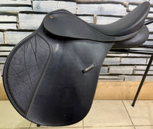 Load image into Gallery viewer, 17 1/2” Wide/Changeable Gullet Wintec GP Saddle - Black - Flocked - Lightweight