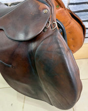 Load image into Gallery viewer, 17 1/2” MW English Jump Saddle - Brown/Tan