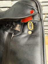Load image into Gallery viewer, 17 1/2” MW LH Albion SLK Dressage Saddle - Black