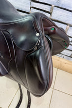 Load image into Gallery viewer, 17” +1 (MW) Equipe Synergy Monoflap Jump Saddle - Brown -2018