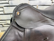 Load image into Gallery viewer, 17” MW Paul Jones Jump Saddle - Brown