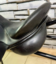 Load image into Gallery viewer, 17 1/2” MW Albion K2 GP Saddle - Black -Big Blocks- Mega Comfy