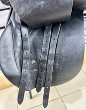 Load image into Gallery viewer, 17 1/2” MW Ideal VSD Saddle - Black