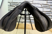 Load image into Gallery viewer, 17” XW Thorowgood Griffin Cob GP Saddle - Black - Extra Wide - Flat Tree - 4 Straps