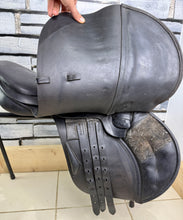 Load image into Gallery viewer, 17 1/2” Medium Albion Legend Jump Saddle - Brown