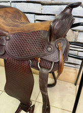 Load image into Gallery viewer, 15” Western Saddle, K&amp;B Saddlery, Iowa -Round Skirt- SQB - Brown