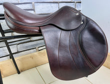 Load image into Gallery viewer, 17” MW Amerigo Vega Jump Saddle - Brown