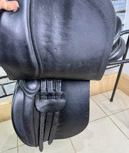 Load image into Gallery viewer, 17 1/2” Wide-XW Jeffries Falcon English Event GP Saddle - Black