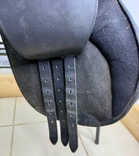 Load image into Gallery viewer, 17” XW/Changeable Gullet Wintec 2000 GP Saddle - Black