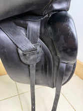 Load image into Gallery viewer, 17 1/2” MW Ideal/Crown Toshina Dressage Saddle - Black