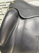 Load image into Gallery viewer, 17 1/2” Wide Stride Free Elite Dressage Saddle - Black