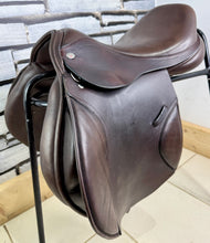 Load image into Gallery viewer, 17 1/2” MW Winners Circle Jump Saddle - Brown